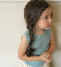 Clue knit vest