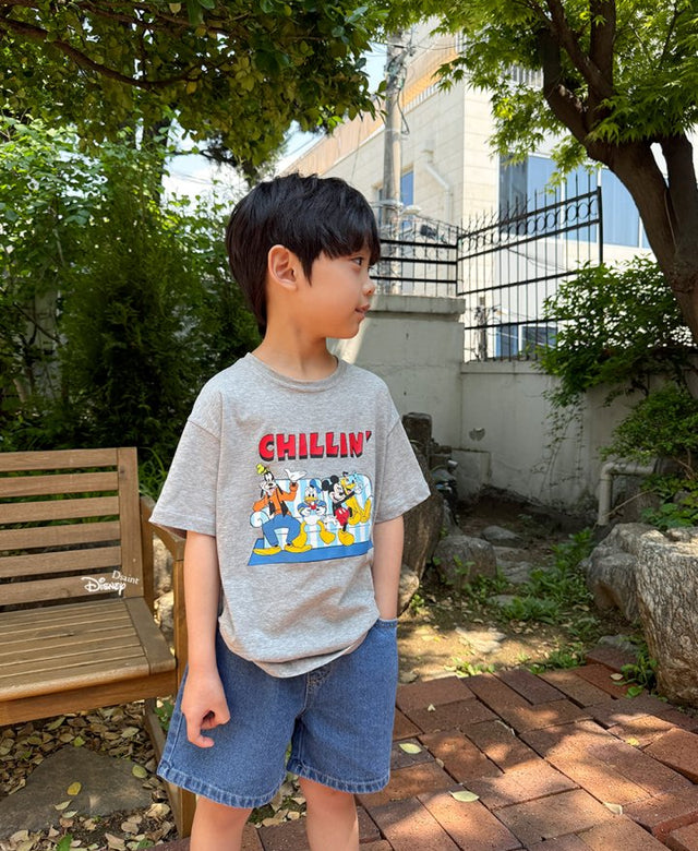 D chillin’ friends tee